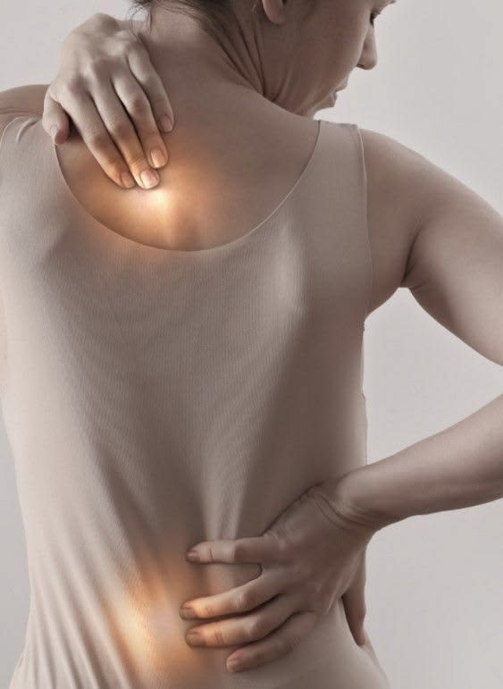 Geste sur l'épaule et le dos, douleurs physiques