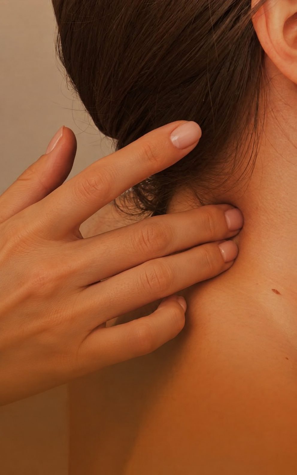 Geste de massage traditionnel sur la nuque
